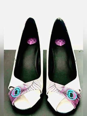T.U.K White Peep-Toe Heels with Purple & Teal Peacock Accent Size 9